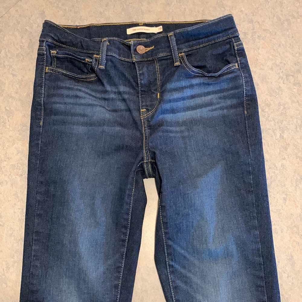 Levi 710 Super Low size 28